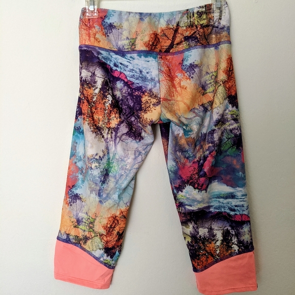 Onzie Crop Leggings - colorful trees print - Picture 3 of 4